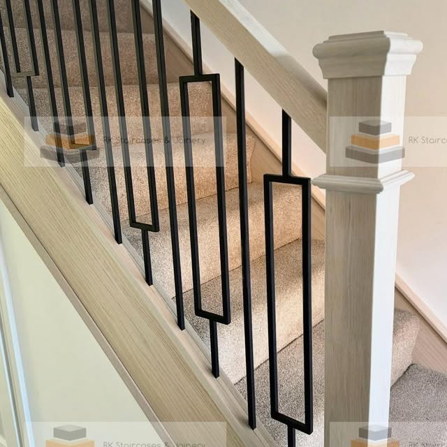 Staircase with oak and metal elements